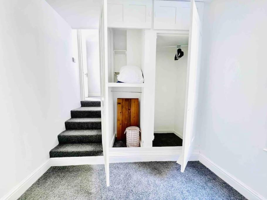 Flat 4 Marine Parade House, 1 East Cliff- Next To Dover Port, White Cliffs, Beach, Castle Dış mekan fotoğraf